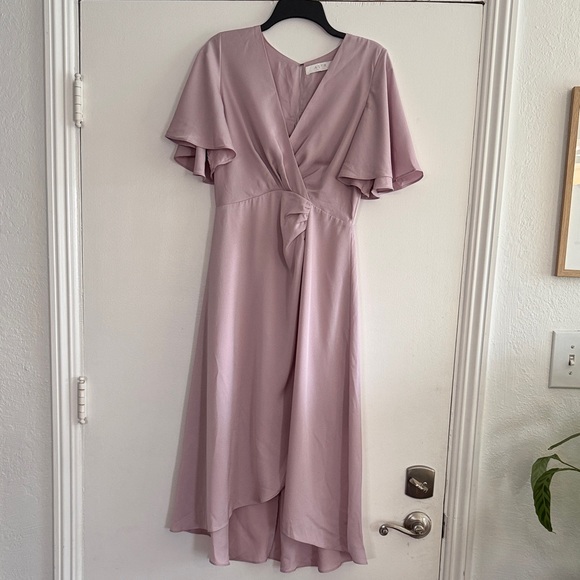 ASTR Delaney Flutter Sleeve MIDI Dress Size M - Picture 2 of 11